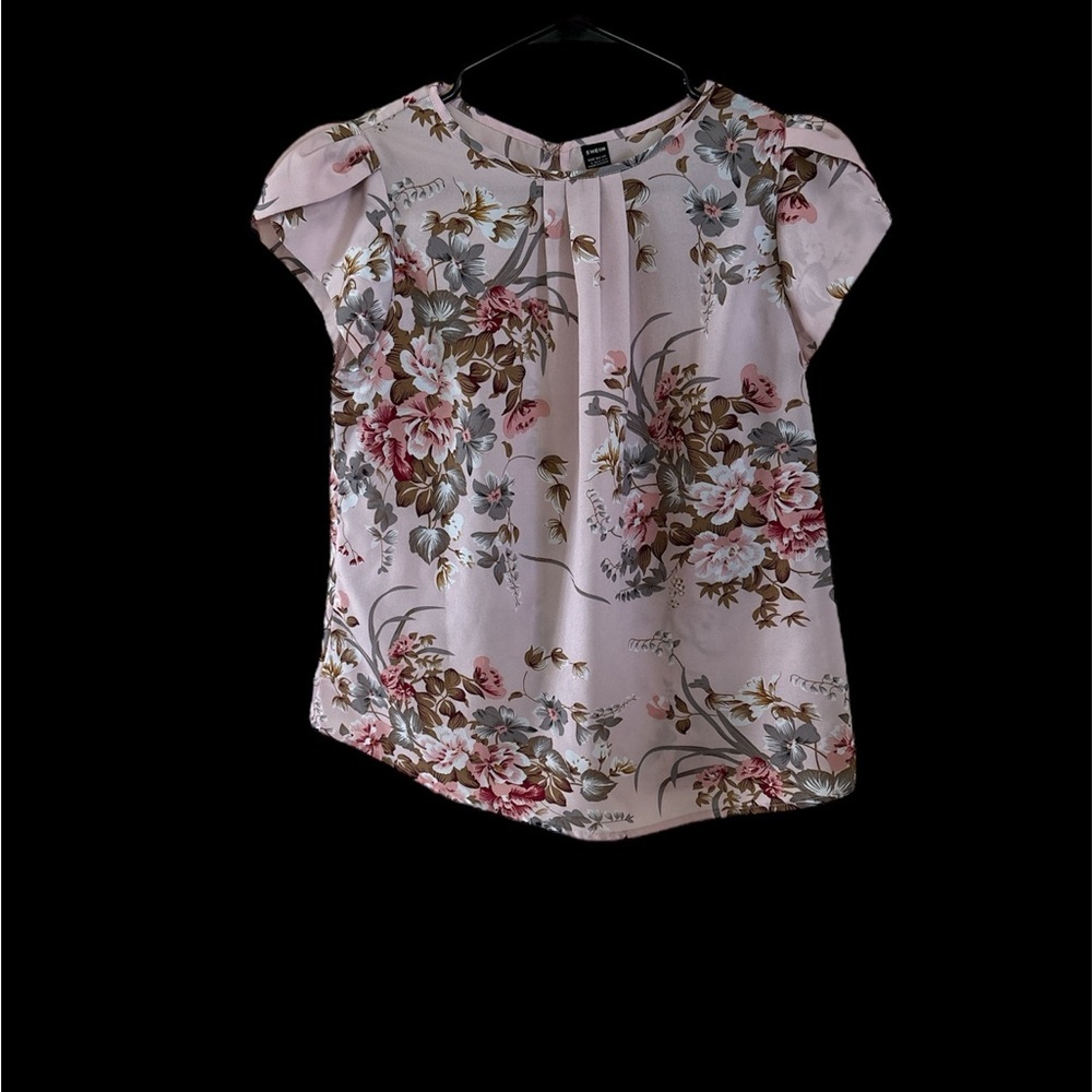 🌺SHEIN Pink Cap Sleeve Blouse with Floral Design